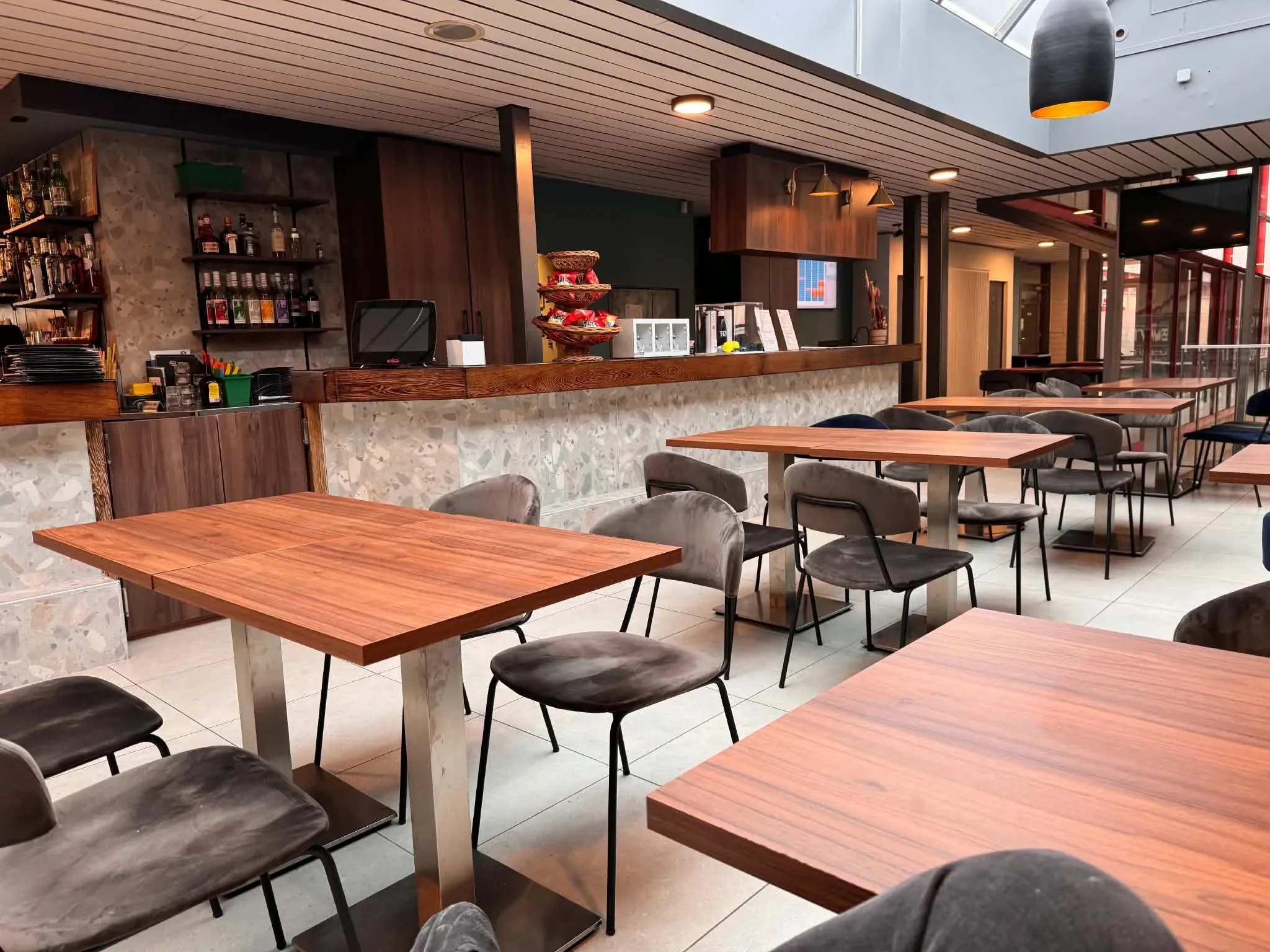 Restaurant Renovation — Restaurant du Tennis, TC Yverdon – Yverdon-les-Bains, VD — Photo 21