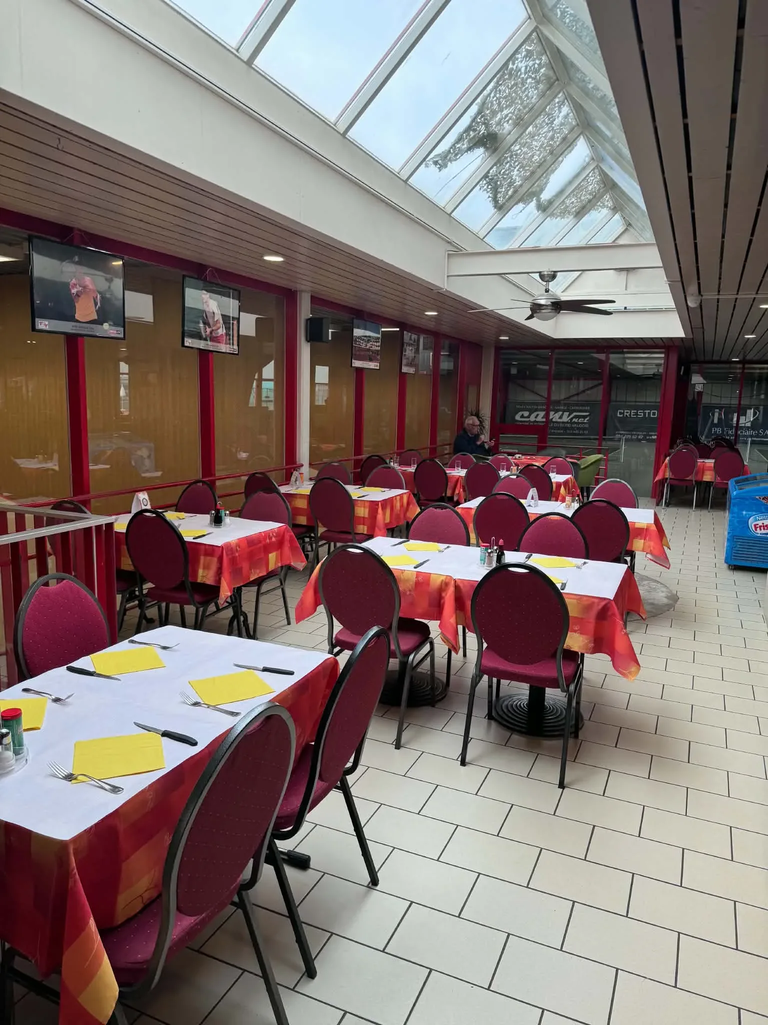 Restaurant Renovation — Restaurant du Tennis, TC Yverdon – Yverdon-les-Bains, VD — Photo 10